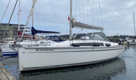 Backbord Aussenaufnahme der Bavaria cruiser 33 „Ramona“ in Heiligenhafen