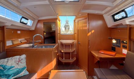 Bavaria-cruiser-33-innenaufnahme-02
