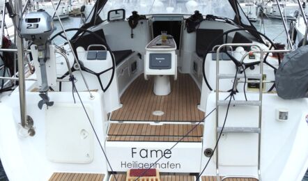 Heckaufnahme der Beneteau Cyc 43.3 "Fame" in Heiligenhafen
