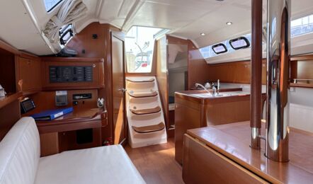 Salon Innenaufnahme der Oceanis 31 "Poldi" in Heiligenhafen