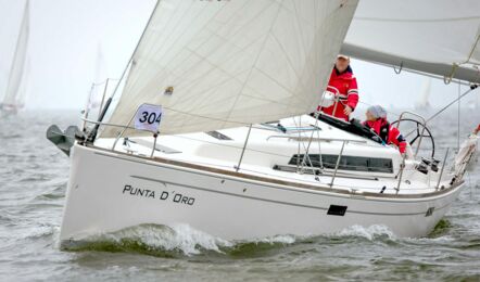Bug Aussenaufnahme der Salona 38 Performance "Punta D´Oro" in Heiligenhafen