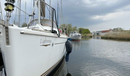 Bug Aussenaufnahme der Sun Odyssey 30i Lightning in Greifswald