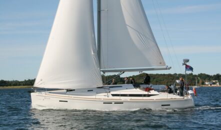 Aussenaufnahme der Sun Odyssey 439 "Bruce" in Heiligenhafen