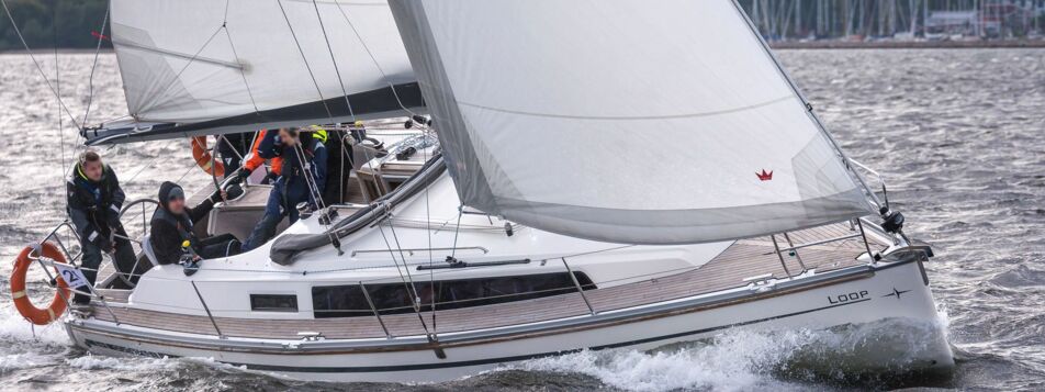 Aussenaufnahme der Bavaria Cruiser 34 „Loop“ in Flensburg