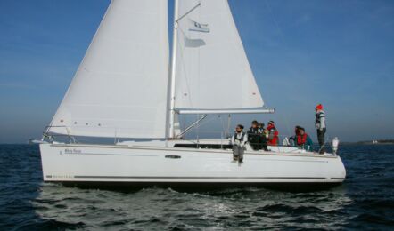 Oceanis-37-aussenaufnahme-01