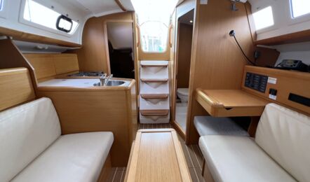 Salon Innenaufnahme der Sun Odyssey 30i Lightning in Greifswald