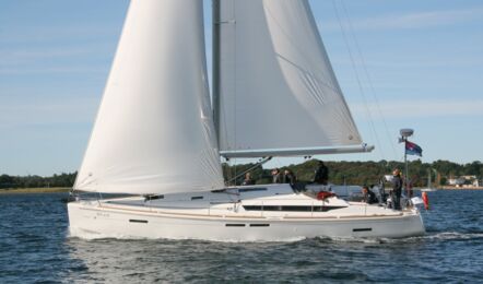 Aussenaufnahme der Sun Odyssey 439 "Bruce" in Heiligenhafen