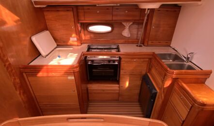 Bavaria-46-cruiser-innenaufnahme-07
