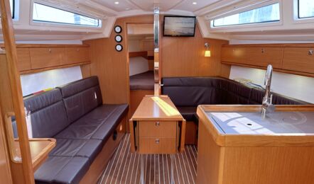 Bavaria-cruiser-33-innenaufnahme-01