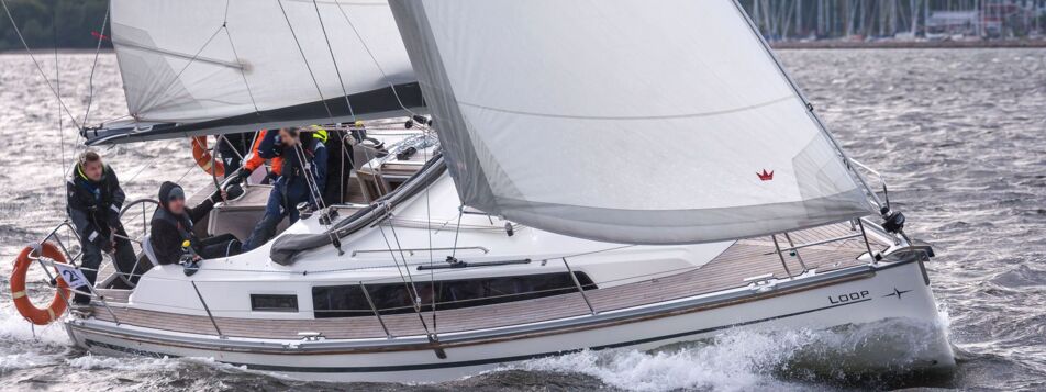 Aussenaufnahme der Bavaria Cruiser 34 „Loop“ in Flensburg