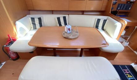 Beneteau-cyc-43-4-innenaufnahme-10