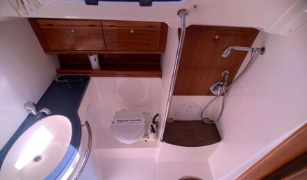 Bavaria-46-cruiser-innenaufnahme-08