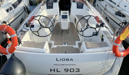 Steuerräder und Cockpit der Sun Odyssey 389 Lioba in Heiligenhafen