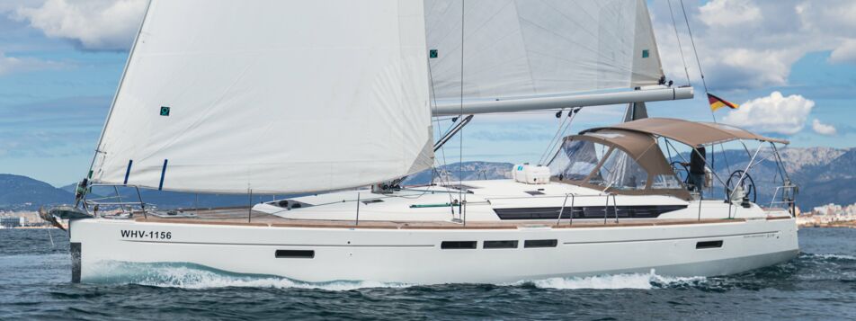 Backbord Aussenaufnahme der Sun Odyssey 510 „Alea“ in Can Pastilla auf Mallorca