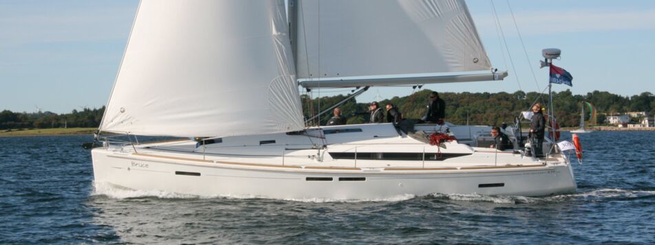 Aussenaufnahme der Sun Odyssey 439 "Bruce" in Heiligenhafen