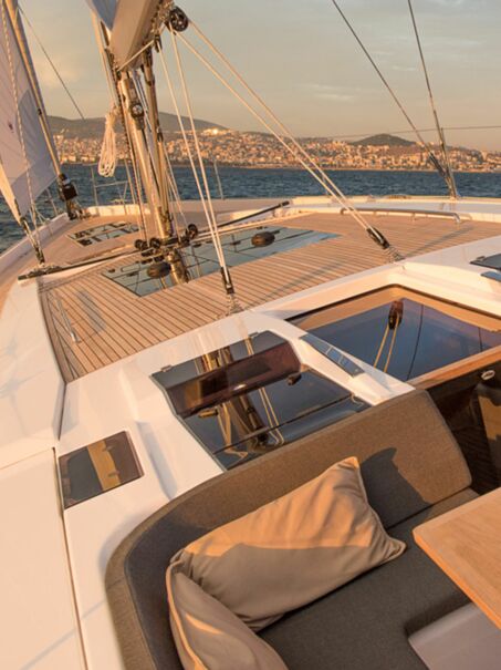 Ausblick vom Deck einer Hanse Yacht Ausblick vom Deck einer Hanse Yacht