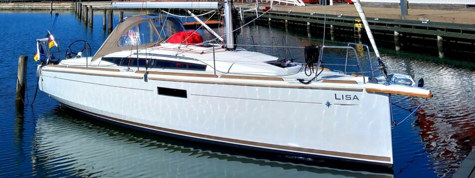 Steuerbord Bug Aussenaufnahme der Sun Odyssey 349 „Lisa“ in Heiligenhafen