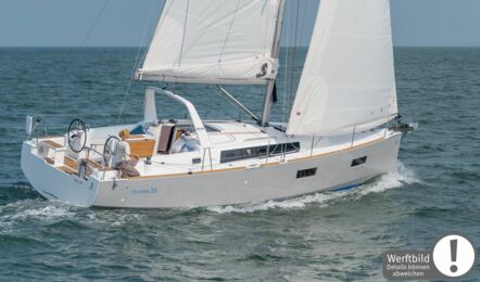 Heck Steuerbord Deckaufnahme einer Oceanis 38 in Heiligenhafen