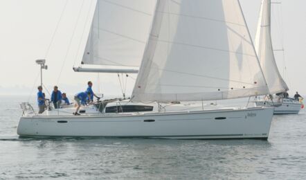 Oceanis-43-aussenaufnahme-03