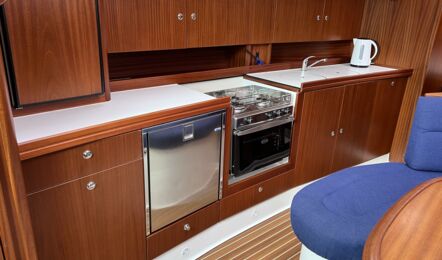 Pantry Innenaufnahme der Vilm 41 CR "Karoline" in Heiligenhafen