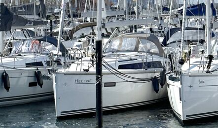 Bug Aussenaufnahme der Bavaria cruiser 37 „Helene“ in Heiligenhafen