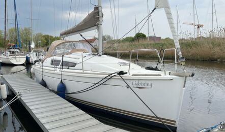 Rumpf Aussenaufnahme der Sun Odyssey 30i Lightning in Greifswald