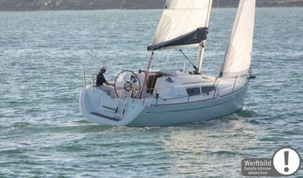 Heck Steuerbord Aussenaufnahme einer Sun Odyssey 30i in Heiligenhafen