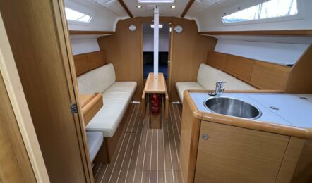 Salon Innenaufnahme der Sun Odyssey 30i Lightning in Greifswald