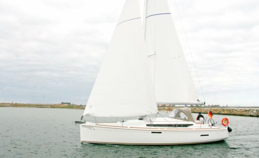Backbord Aussenaufnahme der Sun Odyssey 389 Freiheit in Greifswald