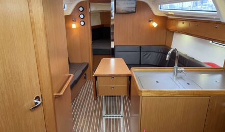 Bavaria-cruiser-37-innenaufnahme-01