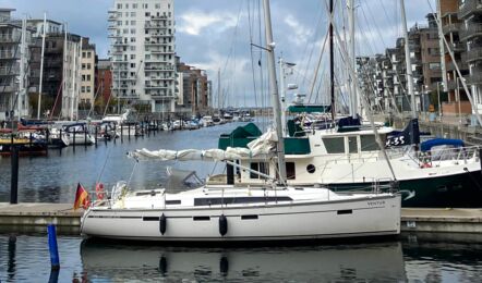 Steuerbord Aussenaufnahme der Bavaria cruiser 41 Sport „Ventus“ in Heiligenhafen