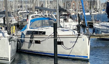 Steuerbord Bug Aussenaufnahme der Oceanis 38 "Ulysses" in Heiligenhafen