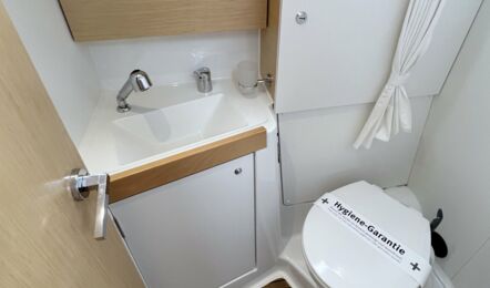 WC Innenaufnahme der Oceanis 38 "Ulysses" in Heiligenhafen
