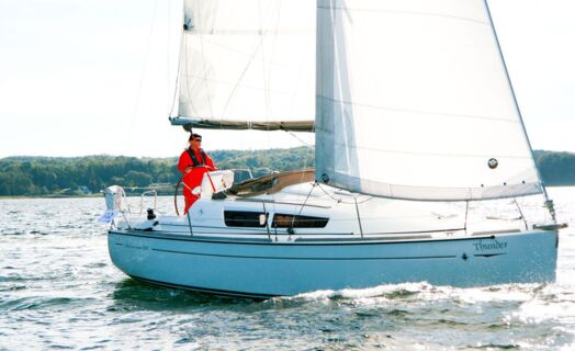 Aussenaufnahme der Sun Odyssey 30i Thunder in Flensburg