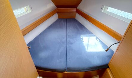 Bugkabine Innenaufnahme der Sun Odyssey 439 "Bruce" in Heiligenhafen