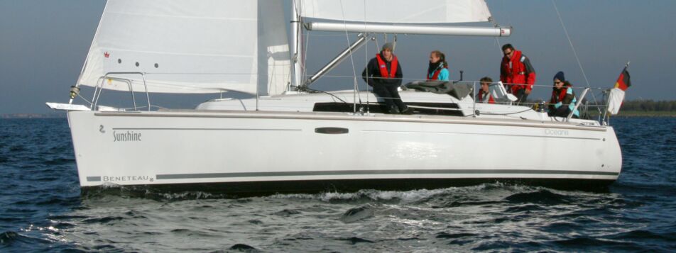 Backbord Aussenaufnahme der Oceanis 31 "sunshine" in Barth