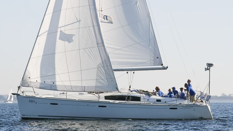 Backbord Aussenaufnahme der Oceanis 43 Andrea in Heiligenhafen Backbord Aussenaufnahme der Oceanis 43 Andrea in Heiligenhafen