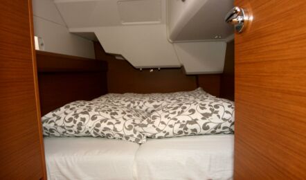 Steuerbord Achterkoje der Sun Odyssey 389 Lioba in Heiligenhafen
