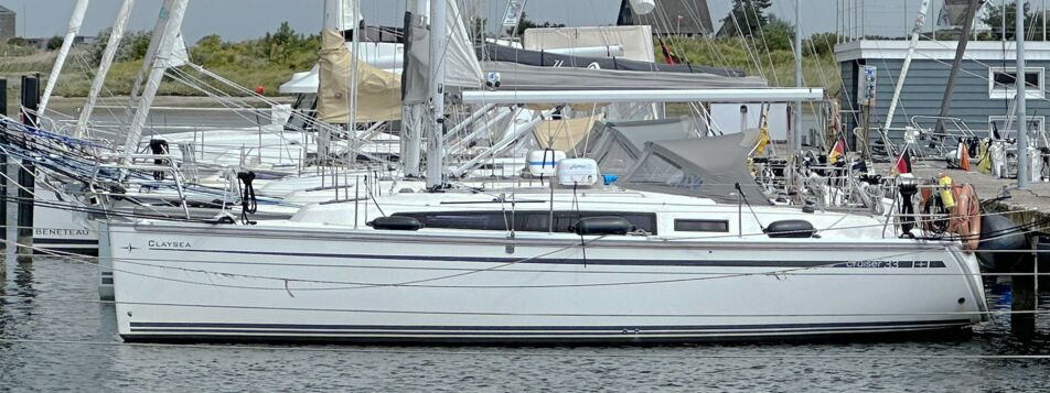 Backbord Aussenaufnahme der Bavaria cruiser 33 „Claysea“ in Barth
