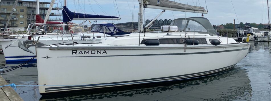 Backbord Aussenaufnahme der Bavaria cruiser 33 „Ramona“ in Heiligenhafen