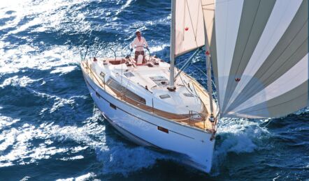Bug Aussenaufnahme einer Bavaria cruiser 41 in Barth