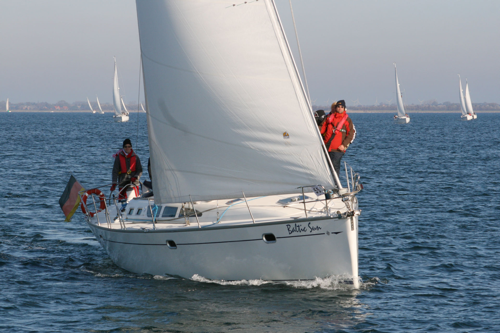 Bug Steuerbord Aussenaufnahme der Sun Odyssey 43 Baltic Sun in Flensburg