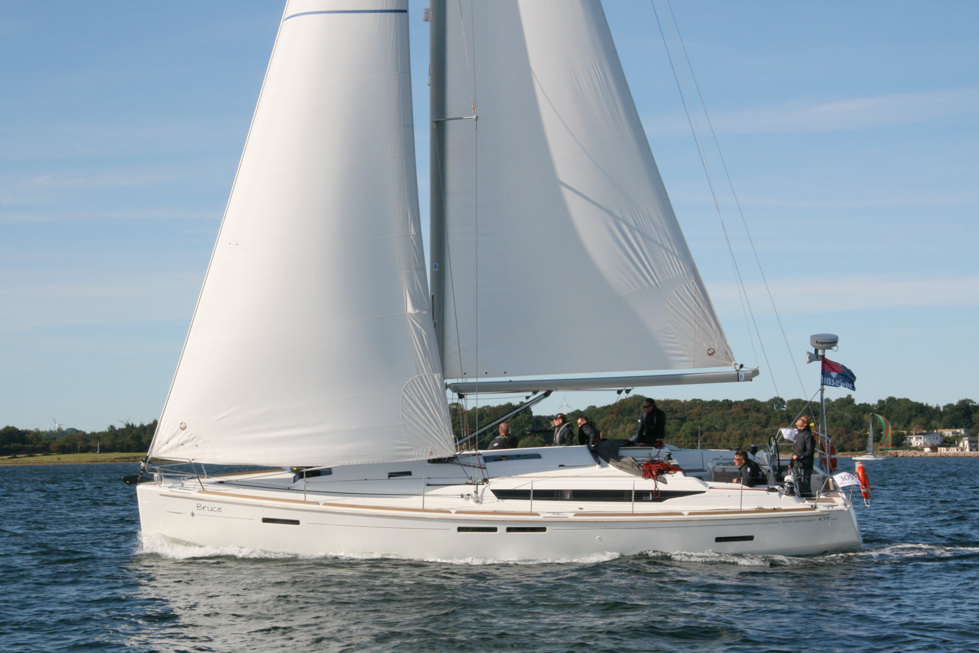 Aussenaufnahme der Sun Odyssey 439 "Bruce" in Heiligenhafen